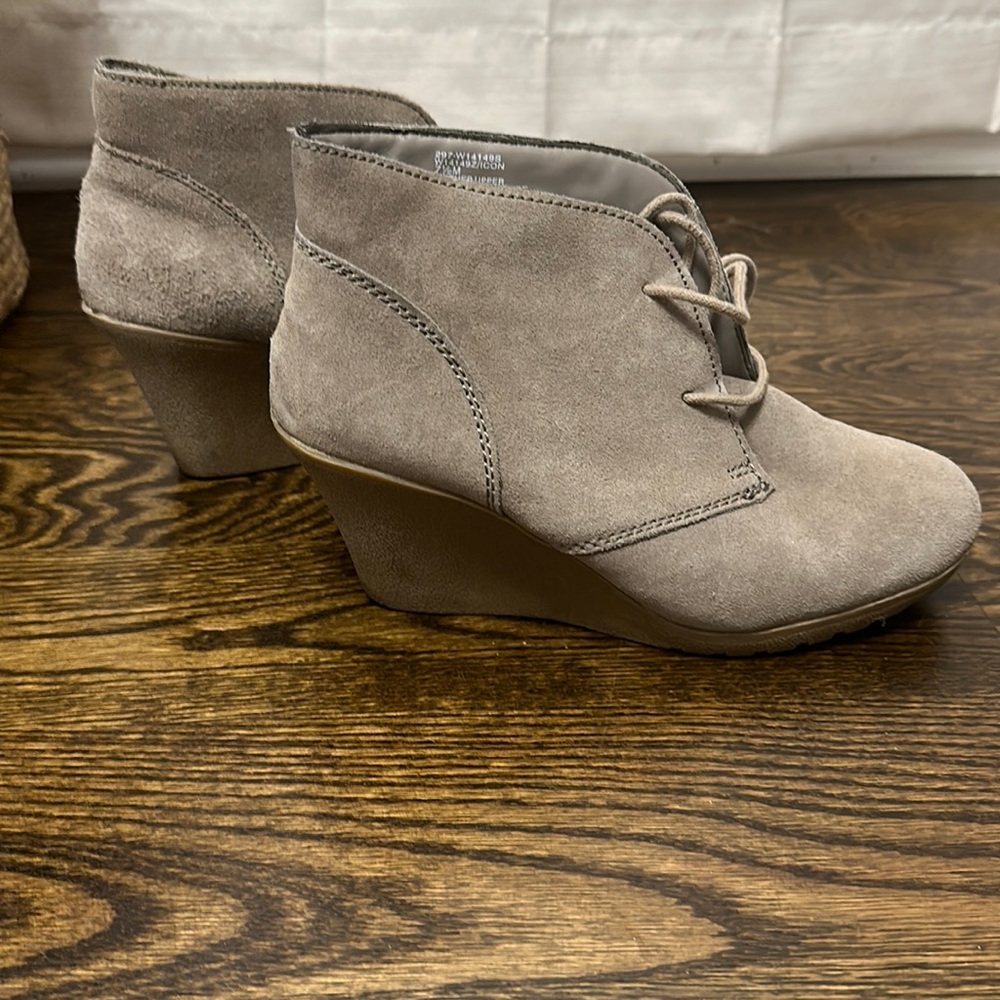 White mountain wedge booties